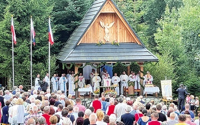 Eucharystie organizują przedstawiciele gmin: Istebnej, Hrćavy i Čiernego.