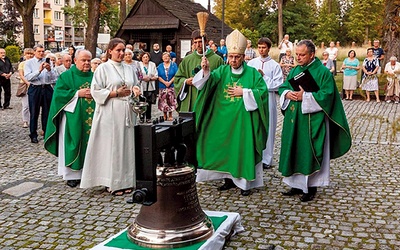 Uroczystość odbyła się na placu kościelnym.