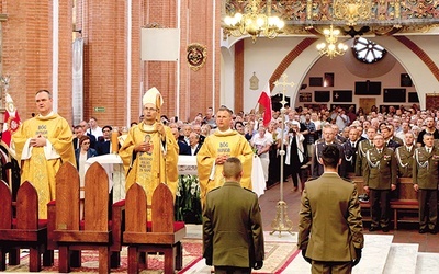 Msza Święta była częścią obchodów Święta Wojska Polskiego.