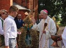 Bp Piotr Libera pobłogosławił tegoroczne zbiory.