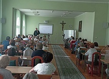 Wykłady, spotkania w grupach, liturgia i zwiedzanie – tak wyglądały ćwiczenia akademicko-duchowe, których uczestnicy chwalili sobie ciszę i spokój, jakie dawały im w te dni mury przy ul. Nowowiejskiego.