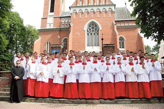 Zakończenie spotkań i błogosławieństwo do pełnienia funkcji przewidziane jest w ramach Archidiecezjalnej Pielgrzymki Służby Liturgicznej do Wąwolnicy.