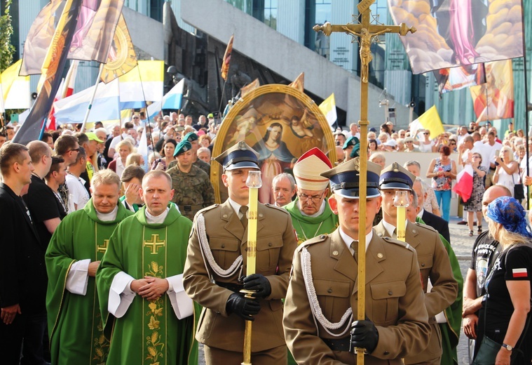 Wojsko Polskie podziękuje Maryi za Cud nad Wisłą 