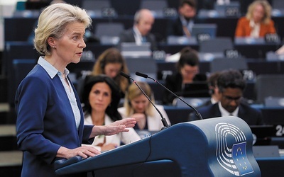 Ursula von der Leyen zapowiada, że wypłata środków z KPO będzie możliwa po spełnieniu przez Polskę warunków określanych jako kamienie milowe.