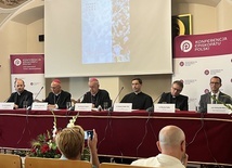 Synod wskazuje na potrzebę uczenia się wspólnego wędrowania