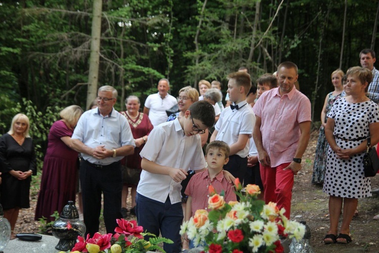 Na cmenatrzu cholerycznym dzieci spotkały się z historią swojej miejscowości.