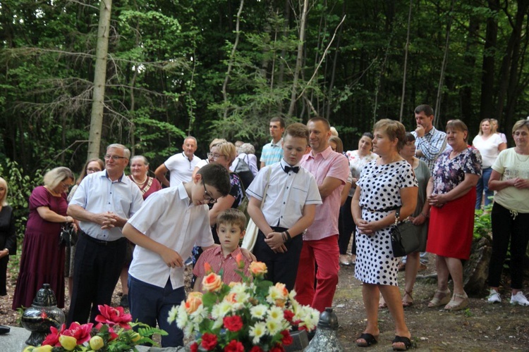 Modlitwa na cmenatrzu w Zabrzeży