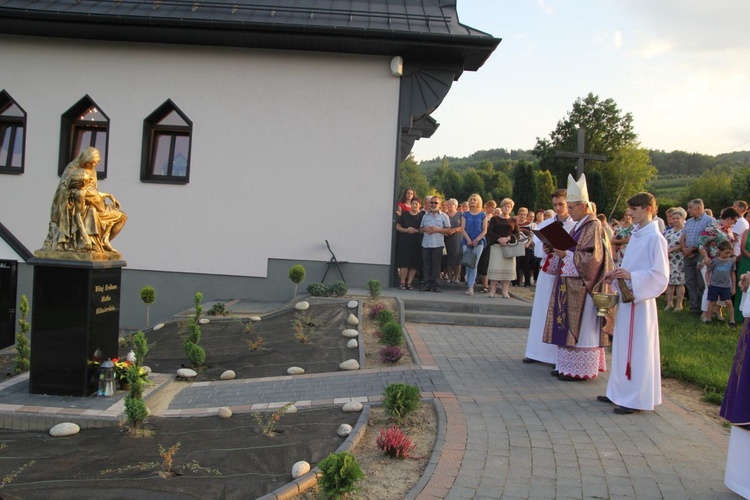 Modlitwa na cmenatrzu w Zabrzeży