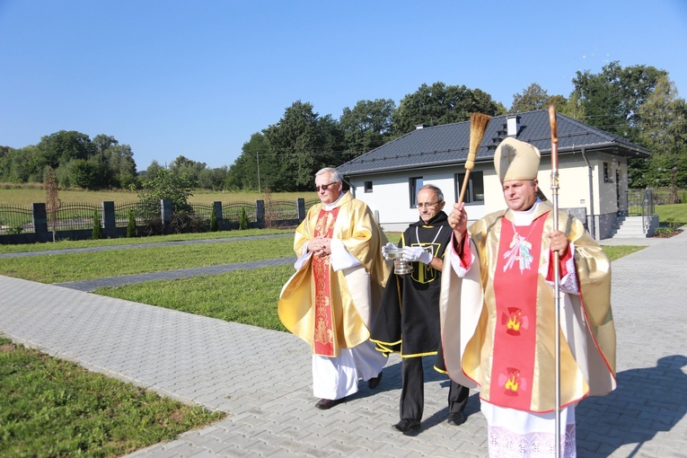 Poświęcenie cmentarza w Nawojowej