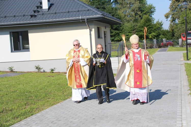 Poświęcenie cmentarza w Nawojowej