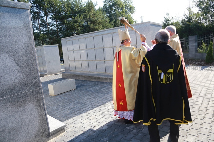 Poświęcenie cmentarza w Nawojowej