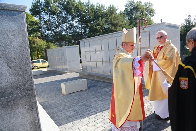 Poświęcenie cmentarza w Nawojowej