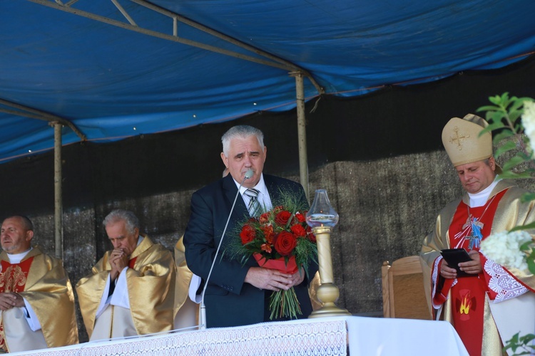 Poświęcenie cmentarza w Nawojowej