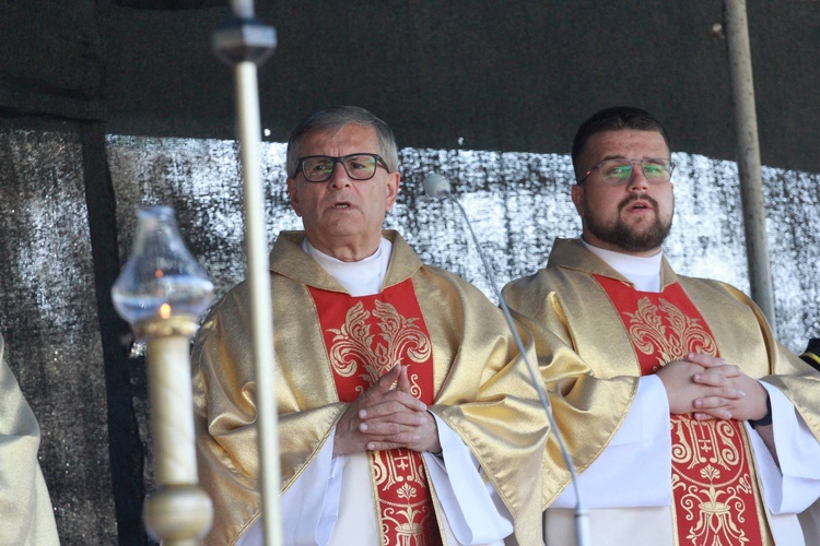 Poświęcenie cmentarza w Nawojowej