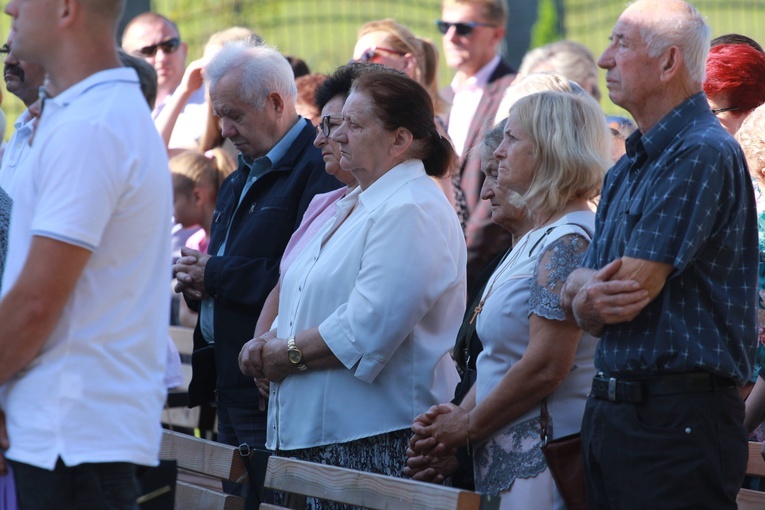 Poświęcenie cmentarza w Nawojowej