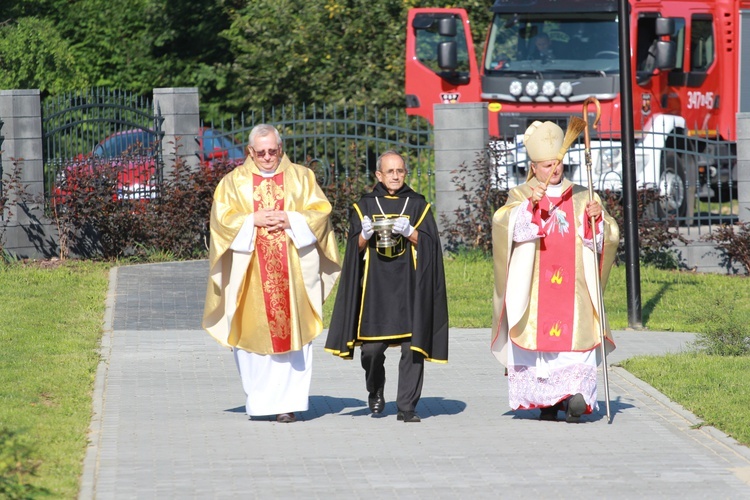 Poświęcenie cmentarza w Nawojowej