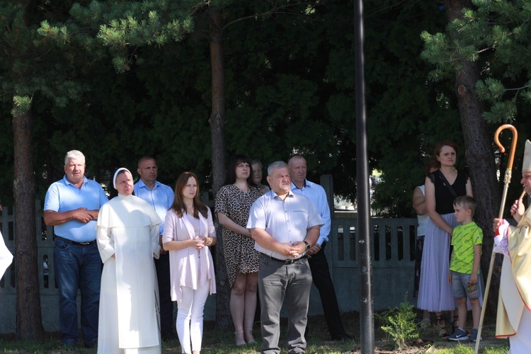 Poświęcenie cmentarza w Nawojowej