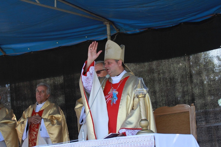 Poświęcenie cmentarza w Nawojowej