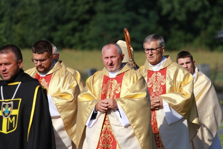 Poświęcenie cmentarza w Nawojowej