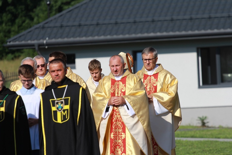Poświęcenie cmentarza w Nawojowej