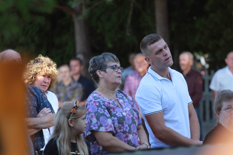 Poświęcenie cmentarza w Nawojowej