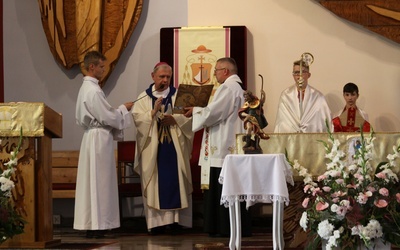 Parafia otrzymała cenny dar – zabytkową figurę św. Rocha.