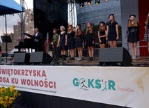 Oprócz artystów znanych szerokiej publiczności w Polsce, na scenie z powodzeniem i uznaniem publiczności zaprezentowały się zespoły z gminy Pawłów.