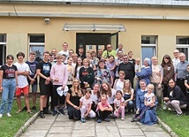 W rekolekcjach w Rakowicach Wielkich wzięło udział blisko  50 osób, w tym wiele młodych.