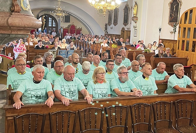 ▲	Podczas modlitwy w strumieńskim sanktuarium.