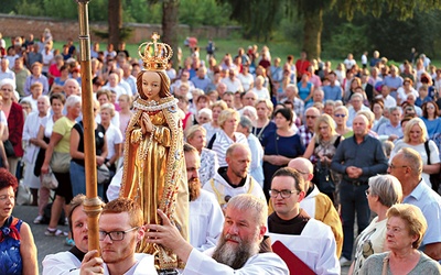 Największy odpust  w Skępem odbywa się na święto Matki Bożej Siewnej.