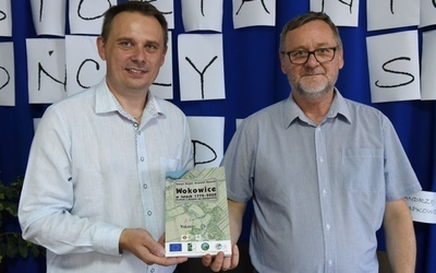 Autorzy studium dr hab. Tomasz Kargol prof. UJ (z lewej) i dr hab. Krzysztof Ślusarek.