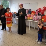 Mali Ukraińcy ze szkolnymi wyprawkami do Caritas AG