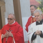 Odpust i wnętrze kościoła w Starej Kamienicy 