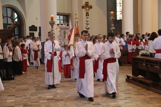 Katowice. Ministranci w katedrze