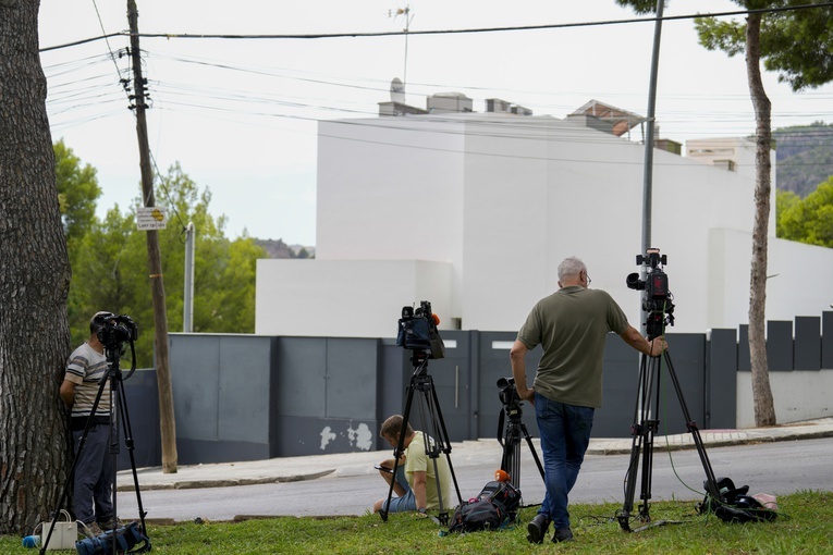 Piłkarz Barcelony ma złamaną szczękę po napadzie na jego dom