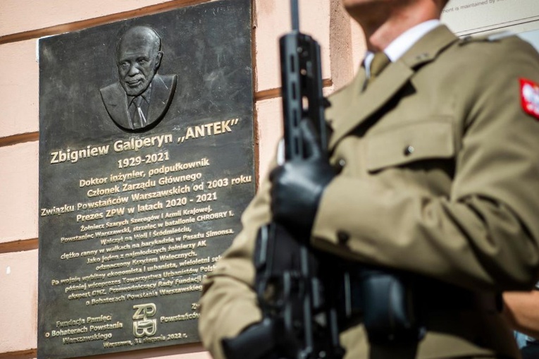 Miał nadzieję, że wojny już nie będzie. Tablica jednego z najmłodszych żołnierzy AK