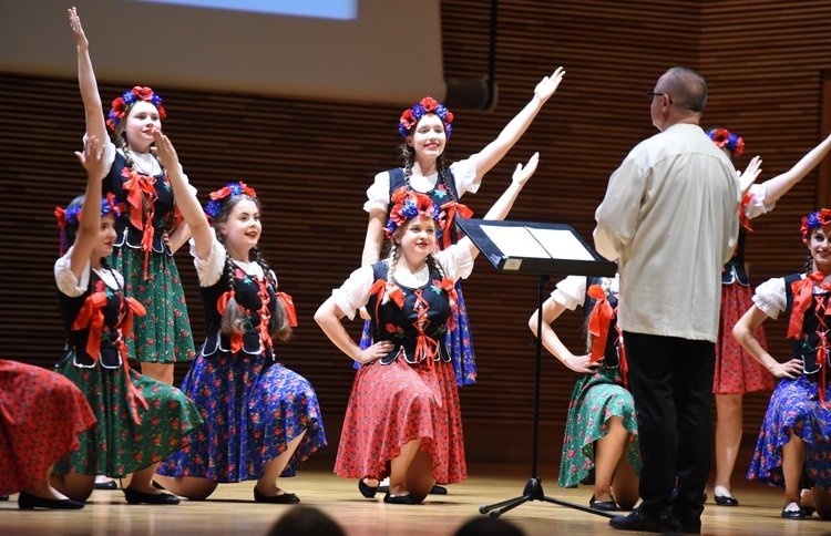 Chór promuje na swoich koncertach polską kulturę muzyczną.