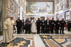 Papież: potrzeba liturgii, która nie jest światowa
