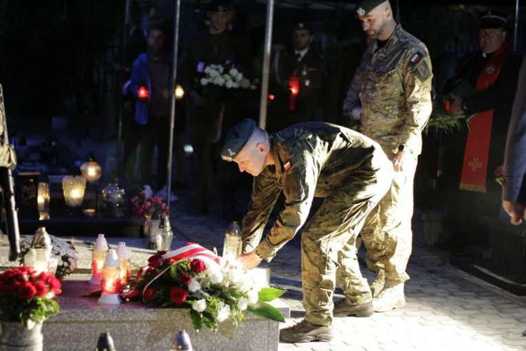 Przy grobach westerplatczyków