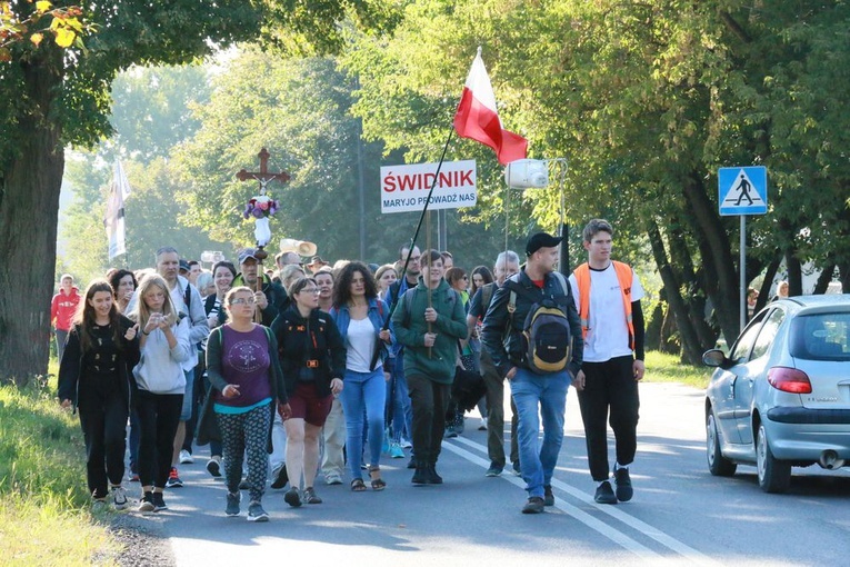 Pielgrzymi do Wąwolnicy