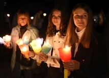 Każdy mógł otrzymać lampion na procesję. 