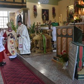  W czasie uroczystej Mszy św. biskup poświęcił tablice upamiętniające to wydarzenie.