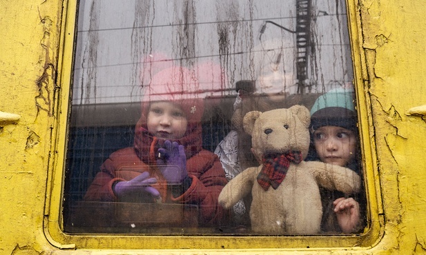 W obwodzie donieckim ogłoszono przymusową ewakuację ponad 120 dzieci