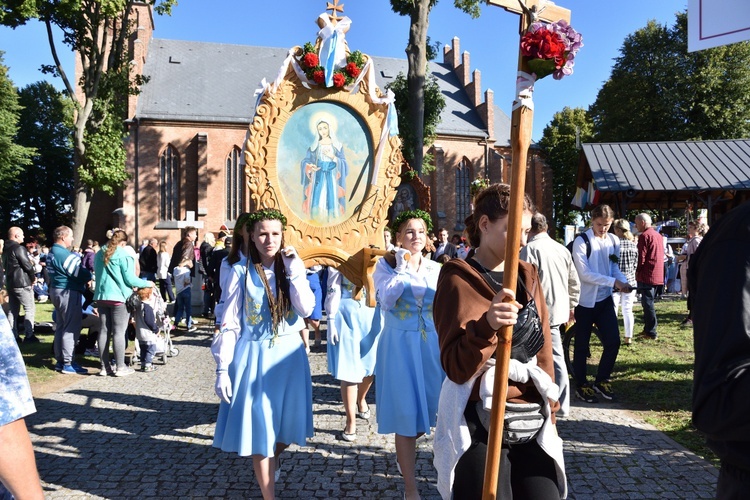 Odpust i pielgrzymi w sanktuarium Królowej Polskiego Morza