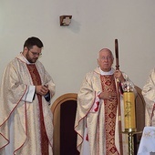 ▲	W placówkach katolickich nowy rok rozpoczęto uroczystymi Eucharystiami.