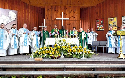 ▲	Uroczystej Eucharystii przewodniczył abp Alick Banda, metropolita Lusaki.