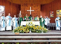 ▲	Uroczystej Eucharystii przewodniczył abp Alick Banda, metropolita Lusaki.