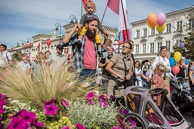 ▲	Tym razem uczestnicy będą manifestować poparcie dla nierozerwalności związku małżeńskiego kobiety i mężczyzny.