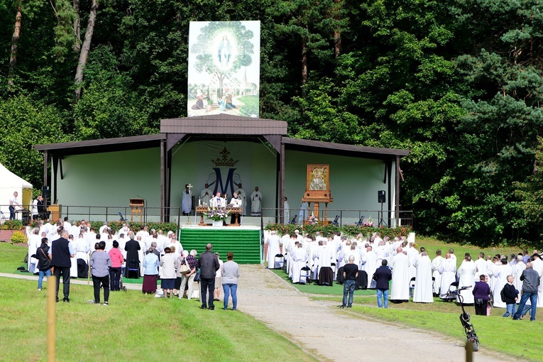 Gietrzwałd. Modlitwa kapłanów warmińskich