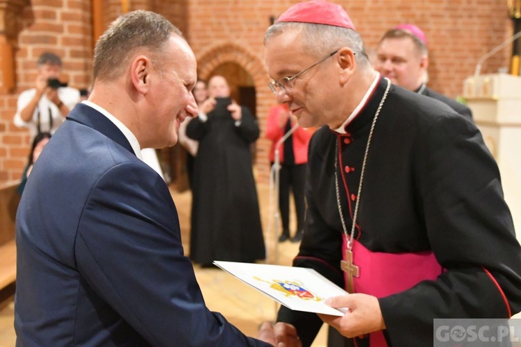 Wręczenie odznaczenia Zasłużony dla Diecezji Zielonogórsko-Gorzowskiej